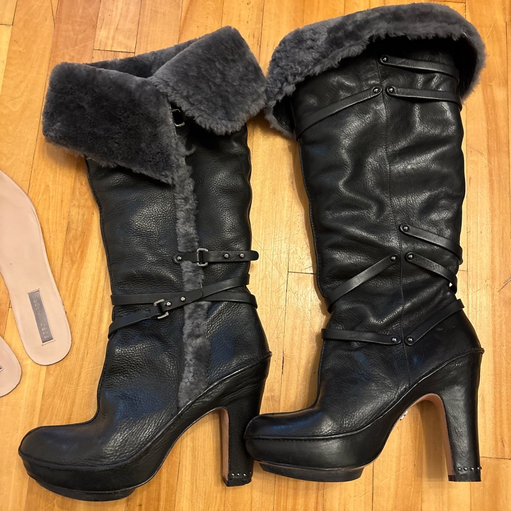 BCBG shearling lined black leather heeled boots Y2K